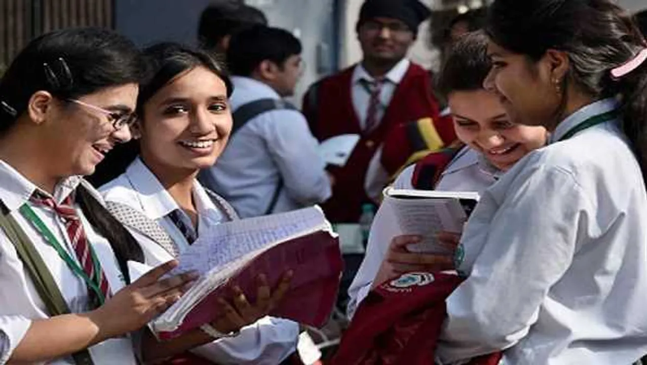 MP बोर्ड 10 वीं का रिजल्ट: 39% छात्र फर्स्ट डिवीजन और 43% सेकंड डिवीजन में हुए पास

