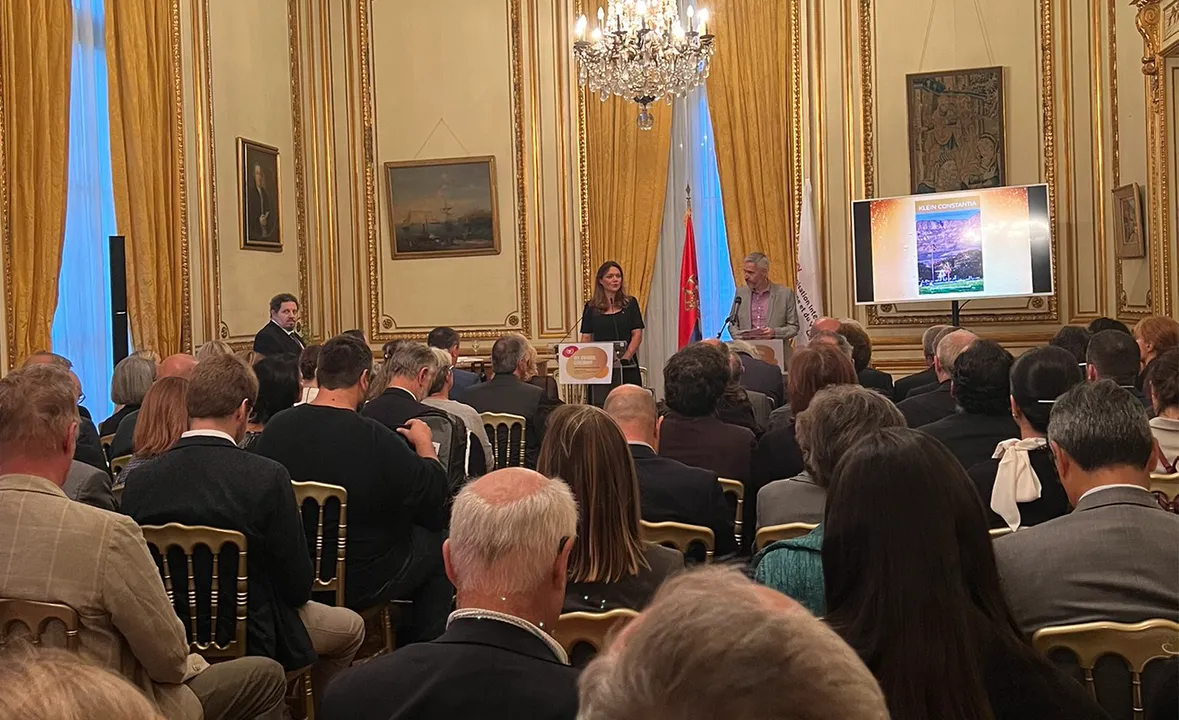 The 2023 OIV Awards' winners receive diplomas