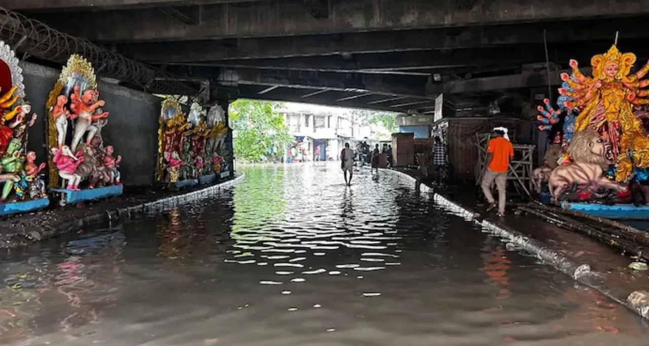 Record rainfall floods Kolkata and disrupts Durga Puja preparations