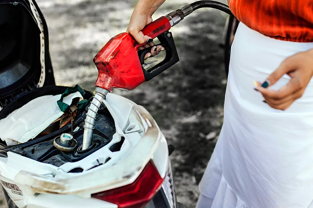 petrol scooty