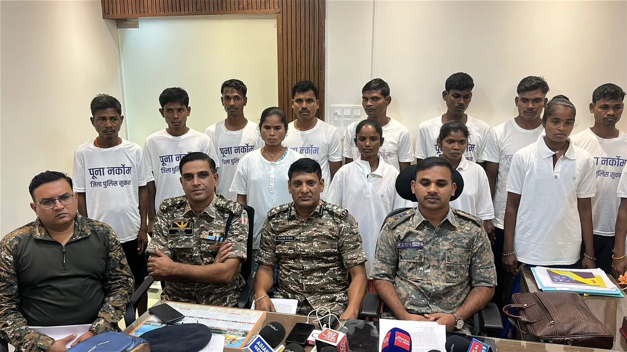  Chattisgarh surrender Photograph: (HS) 