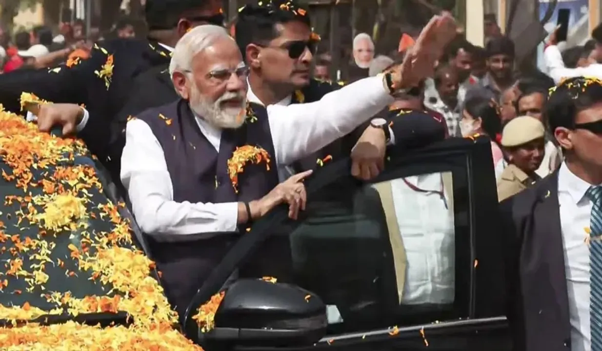  प्रधानमंत्री नरेन्द्र मोदी उडुपी पहुंचे : रोड शो में उमड़ा जनसैलाब, श्री कृष्ण मठ में गीतोत्सव में होंगे शामिल