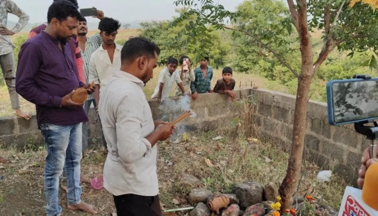   धर्म बदल चुके परिवार की घर वापसी  Photograph: (google) 