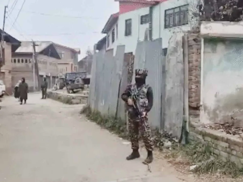  एनआईए ने कश्मीर और लखनऊ में 8 जगहों पर रेड की 