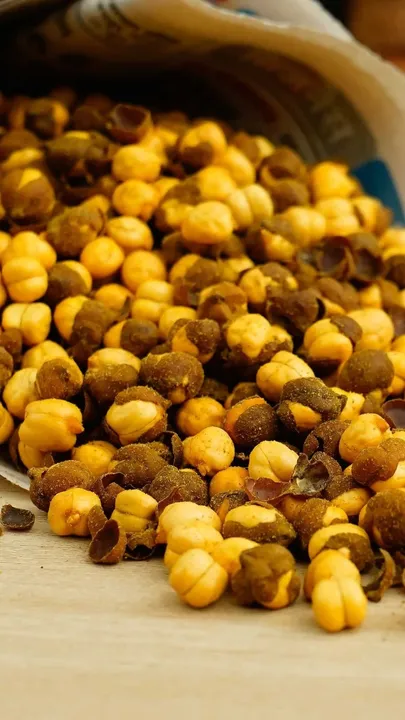  बाजार में बिक रहा मिलावटी भुना चना आपके स्वास्थ्य के लिए नुकसानदायक है। सही पहचान, सावधानी और सुरक्षित खाने की आदत से बड़ी बीमारियों से बचाव संभव है। 