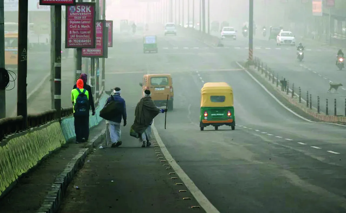  पहाड़ों से आ रही बर्फीली हवाओं ने मैदानी राज्यों में बढ़ाई सर्दी 