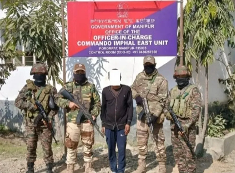  मणिपुर में सुरक्षा बलों की बड़ी कार्रवाई: हथियारों के साथ चार उग्रवादी गिरफ्तार 