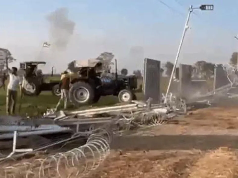  हनुमानगढ़ में किसानों का बवाल: एथेनॉल फैक्ट्री विरोध में हिंसा, 14 गाड़ियां जलीं, इंटरनेट बंद 