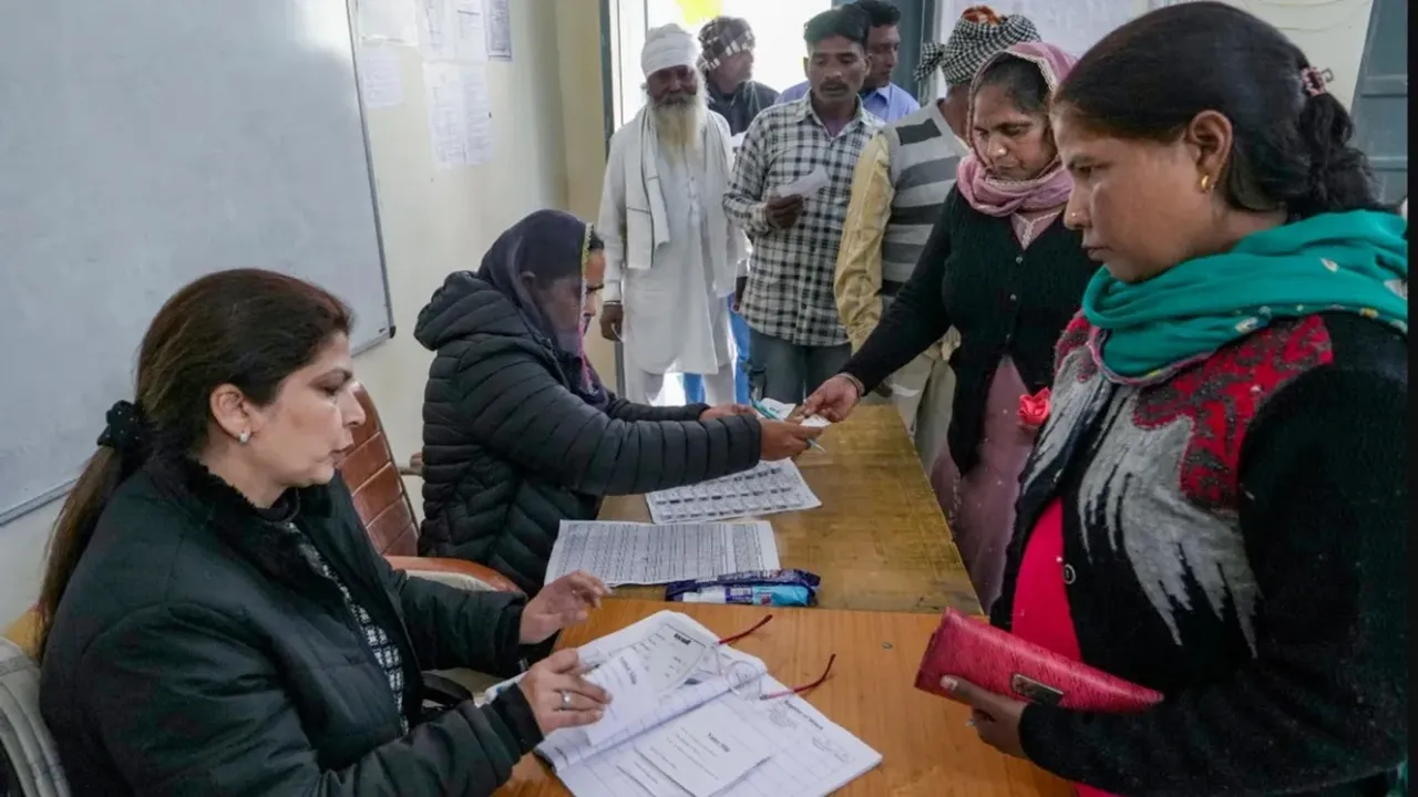  पश्चिम बंगाल वोटर लिस्ट से 58 लाख नाम कटे, चुनाव आयोग ने जारी की एसआईआर ड्राफ्ट सूची 