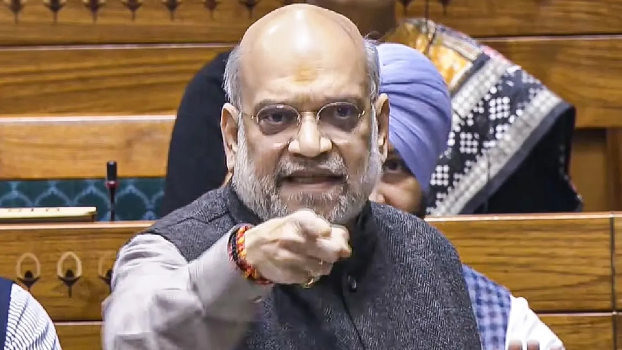  केंद्रीय गृह मंत्री अमित शाह ने  बंदरगाहों और  जहाजों की सुरक्षा को  मजबूत करने के  लिए ब्यूरो ऑफ पोर्ट सिक्योरिटी के गठन की समीक्षा की ।     Photograph: (google) 