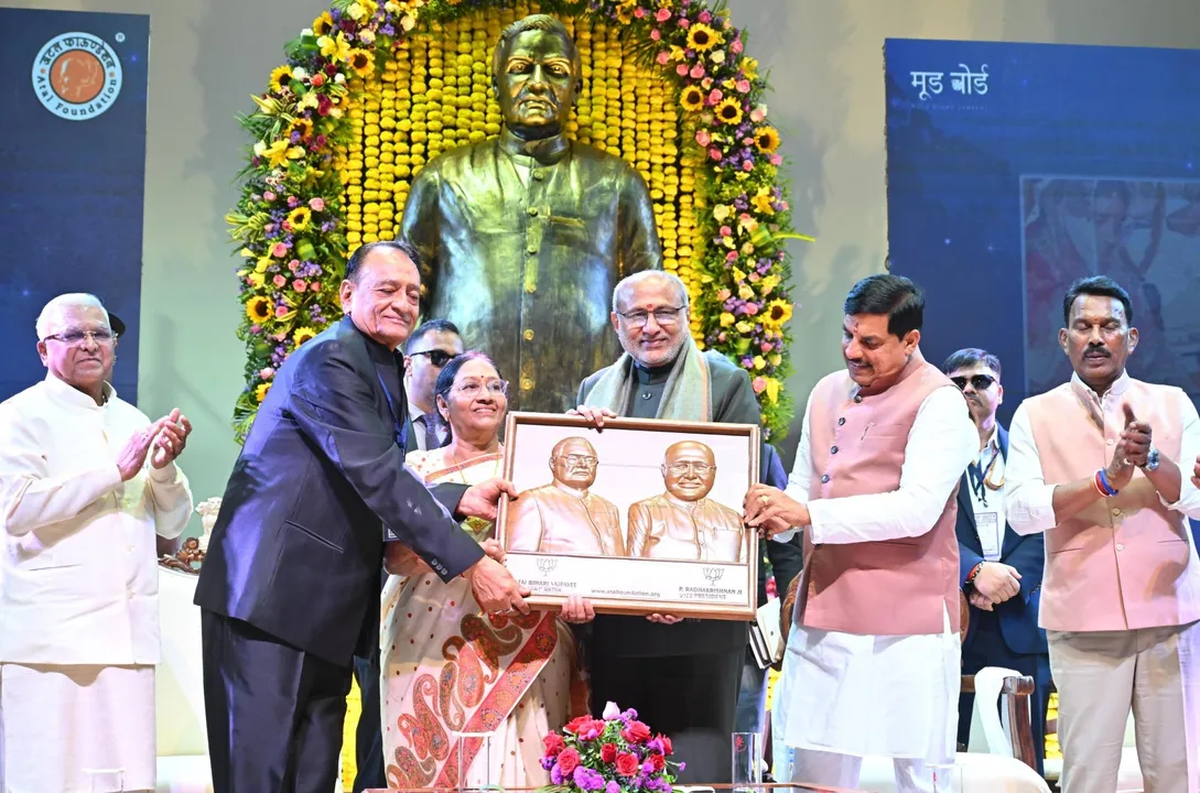  आधुनिक, आत्मविश्वासी और मानवीय भारत के शिल्पकार थे अटल बिहारी वाजपेयी: उपराष्ट्रपति