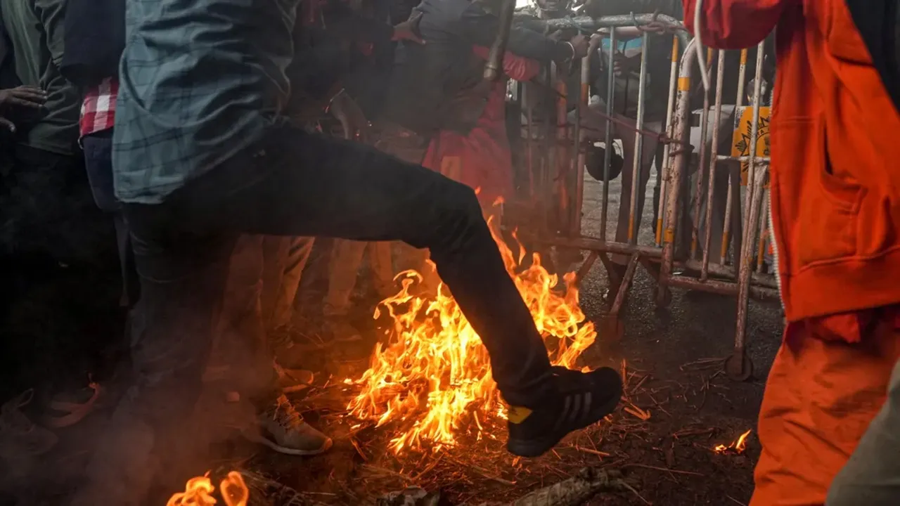  बांग्लादेश में पत्रकारों पर हमले: ‘जान से मारने की धमकी मिल रही’, चुनाव से पहले डर का माहौल 