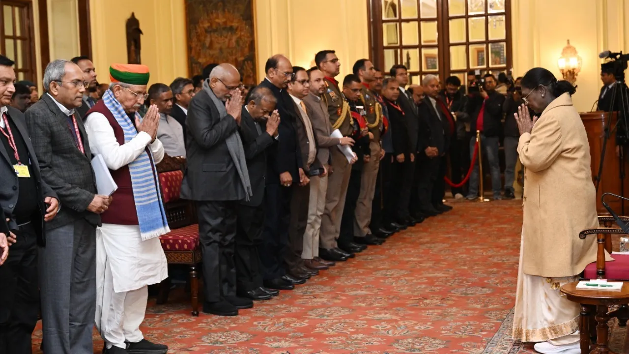  5. संथाली समाज के लिए बड़ा सम्मान, संविधान पर पीएम मोदी का बयान
 Photograph: (google) 