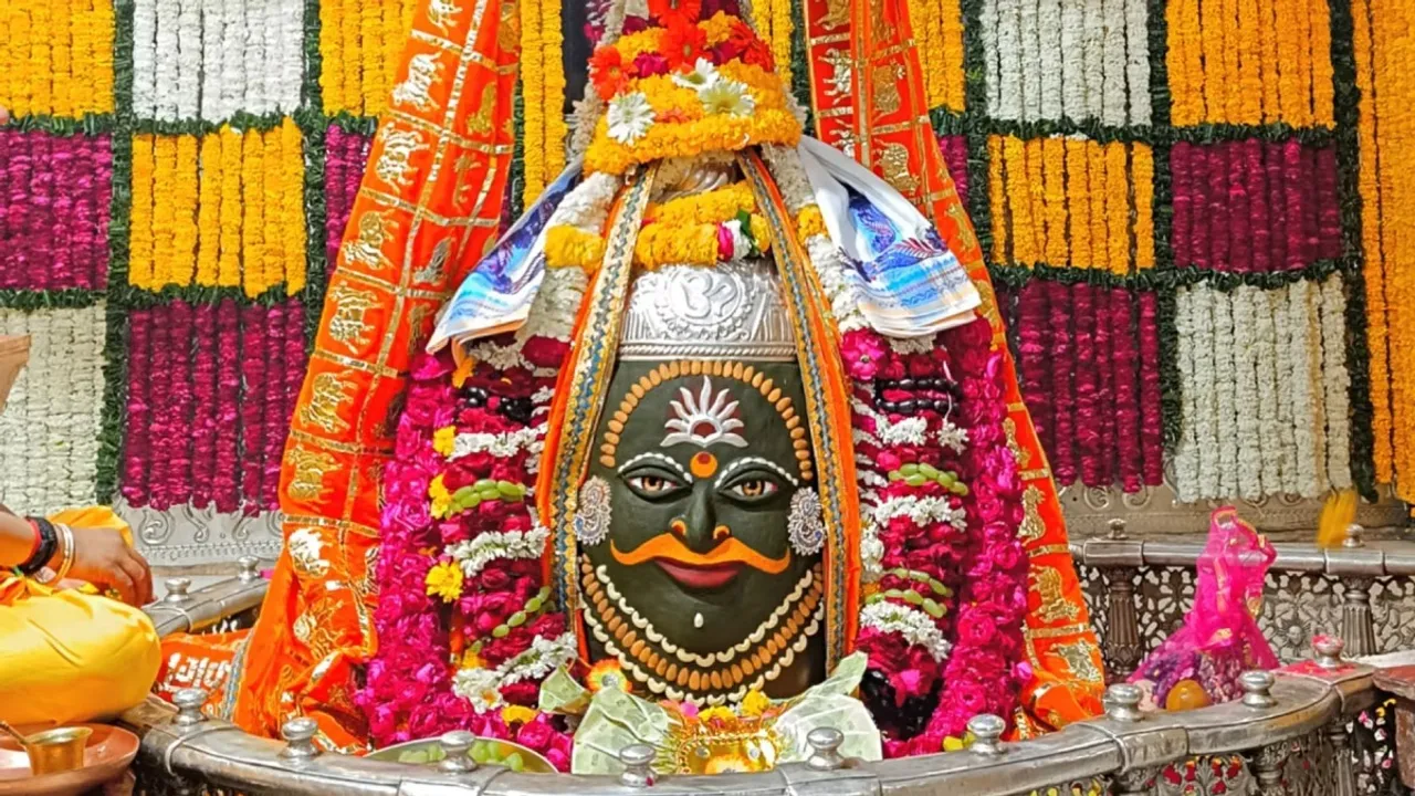  इस साल महाकाल पहुंचे 5.50 करोड़ श्रद्धालु: आस्था का रिकॉर्ड, 13 करोड़ के आभूषण अर्पित