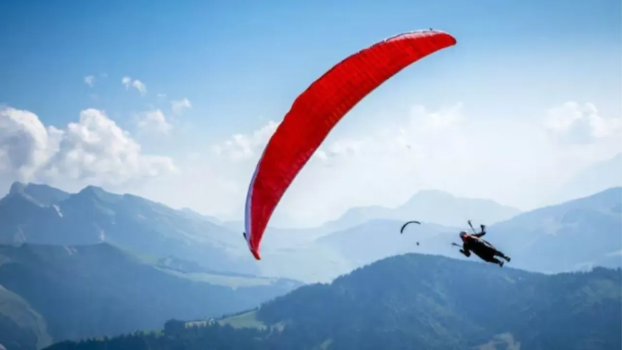  कुल्लू पैराग्लाइडिंग साइट पर दुर्घटना, मुंबई का पर्यटक गंभीर रूप से घायल  Photograph: (google) 