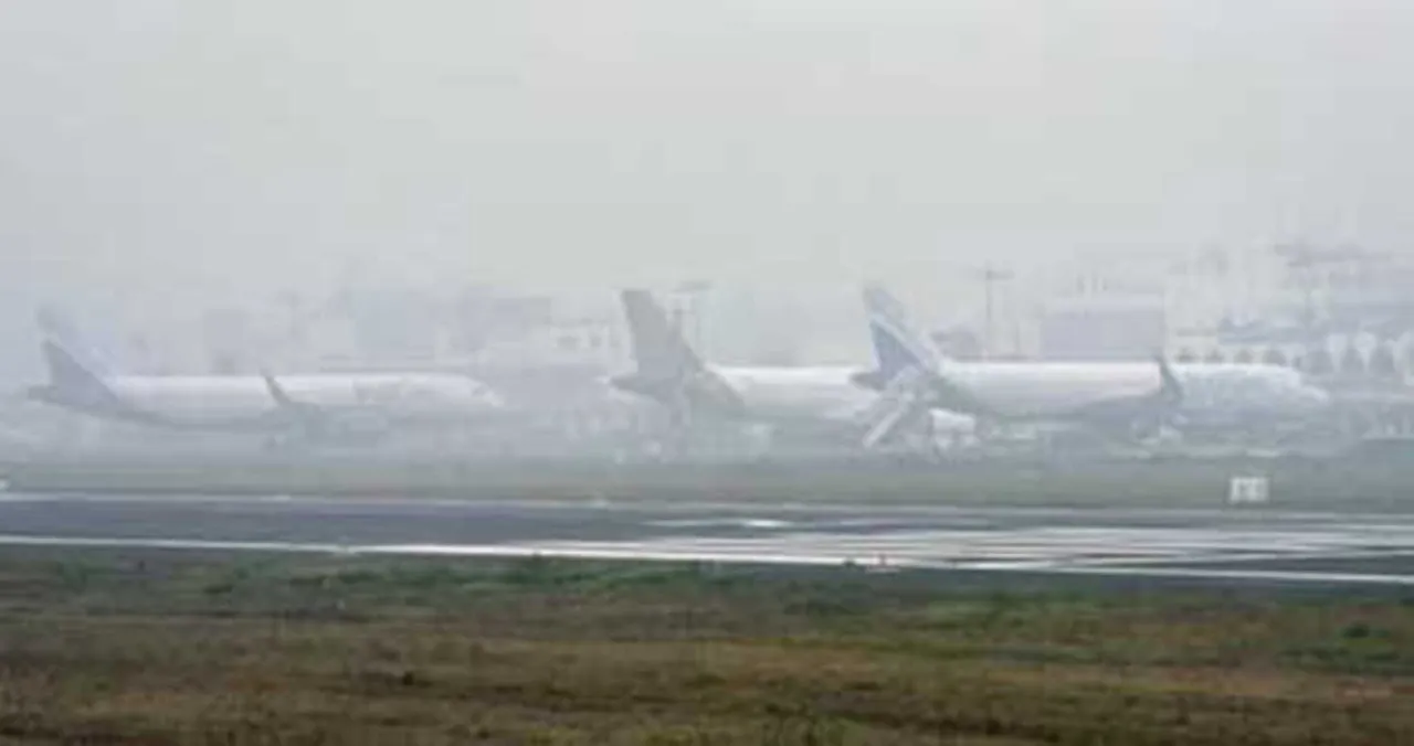  घने कोहरे से उड़ानें प्रभावित: दिल्ली एयरपोर्ट पर 118 फ्लाइट रद्द, कई डायवर्ट 