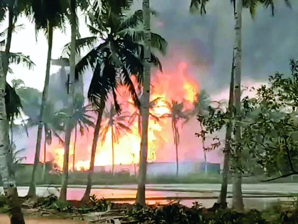  कोनसीमा: आंध्र प्रदेश में तेल कुएं में गैस रिसाव से भीषण आग, 20 मीटर ऊंची लपटें 