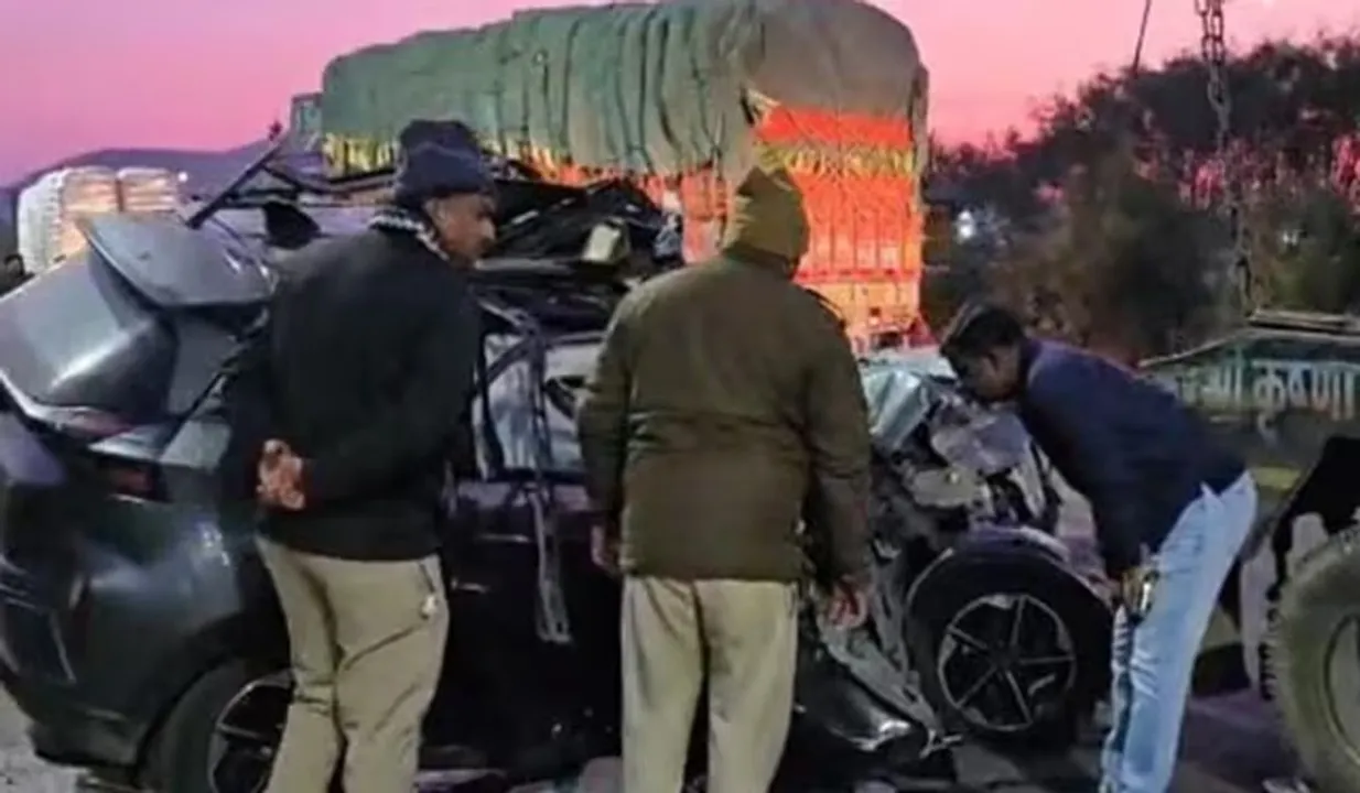  इंदौर सड़क हादसा: पूर्व गृहमंत्री बाला बच्चन की बेटी सहित तीन युवाओं की दर्दनाक मौत, शहर में शोक की लहर