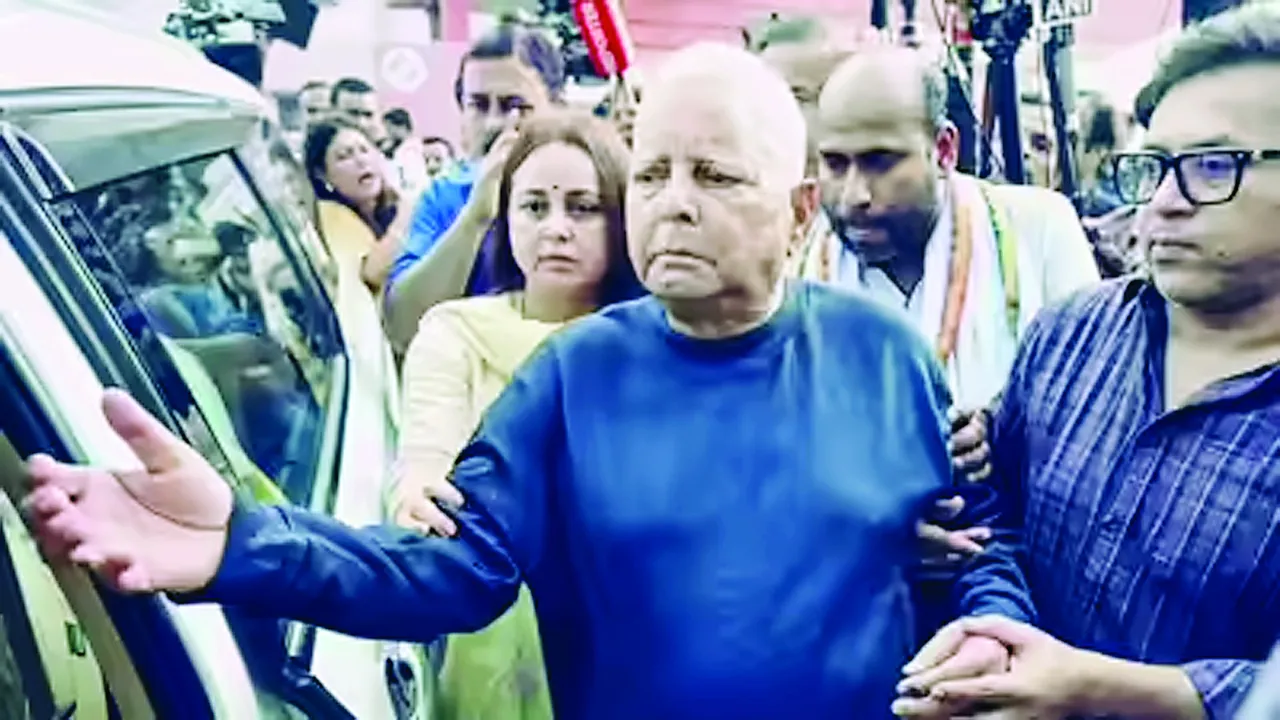  कोर्ट से लालू यादव परिवार को बड़ा झटका, जमीन के बदले नौकरी मामले में आरोप तय 