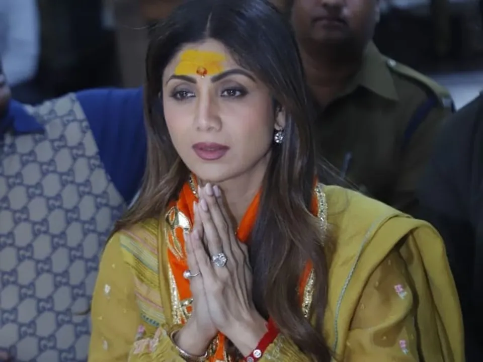  उज्जैन में महाकाल के दरबार पहुंचीं शिल्पा और शमिता शेट्टी, भावुक हुईं बहनें  Photograph: (GOOGLE) 