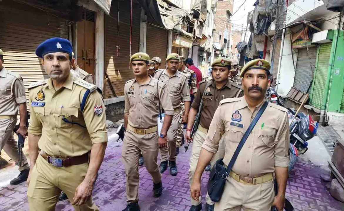  संभल हिंसा: सीओ समेत 20 से अधिक पुलिसकर्मियों पर एफआईआर के निर्देश, अदालत के आदेश से मचा प्रशासनिक हलचल