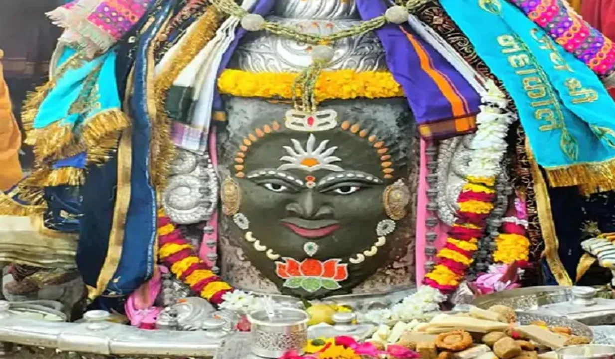  मकर संक्रांति पर उज्जैन में महाकाल का दिव्य अभिषेक: तिल के तेल से स्नान, तिल के लड्डुओं का महाभोग