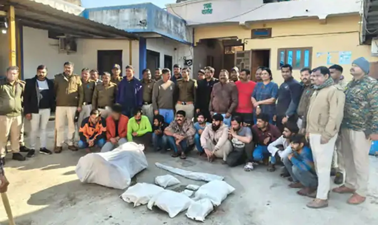  रतलाम में अवैध ड्रग फैक्टरी का भंडाफोड़, 10 किलो MD ड्रग जब्त, 16 गिरफ्तार