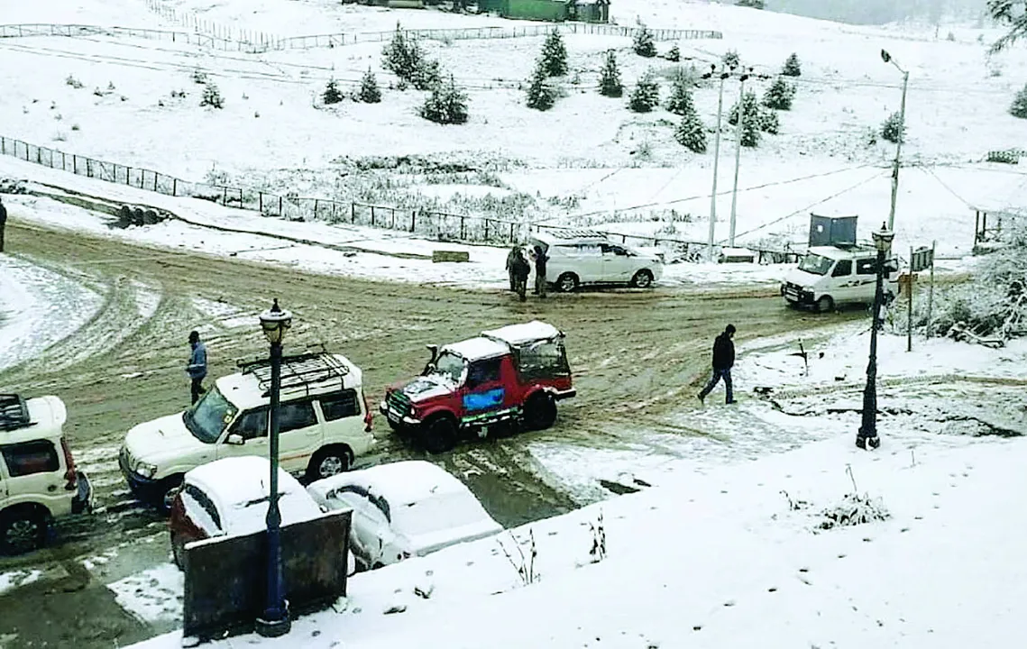  सोनमर्ग में माइनस 8.9 डिग्री तापमान, हिमाचल में बर्फबारी और यूपी में ओले: नौ राज्यों में मौसम बिगड़ने की चेतावनी 