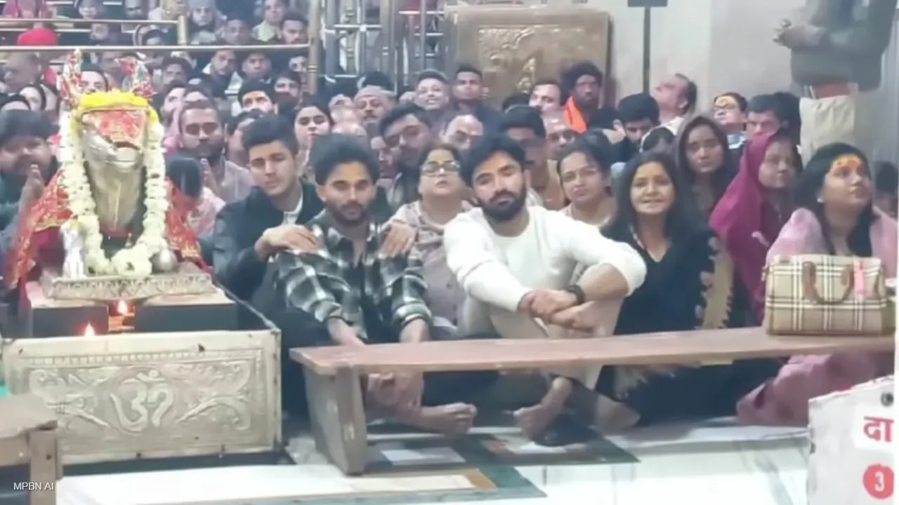  करियर की नई शुरुआत से पहले बाबा महाकाल के दरबार पहुंचे नीतीश रेड्डी
 Photograph: (google) 