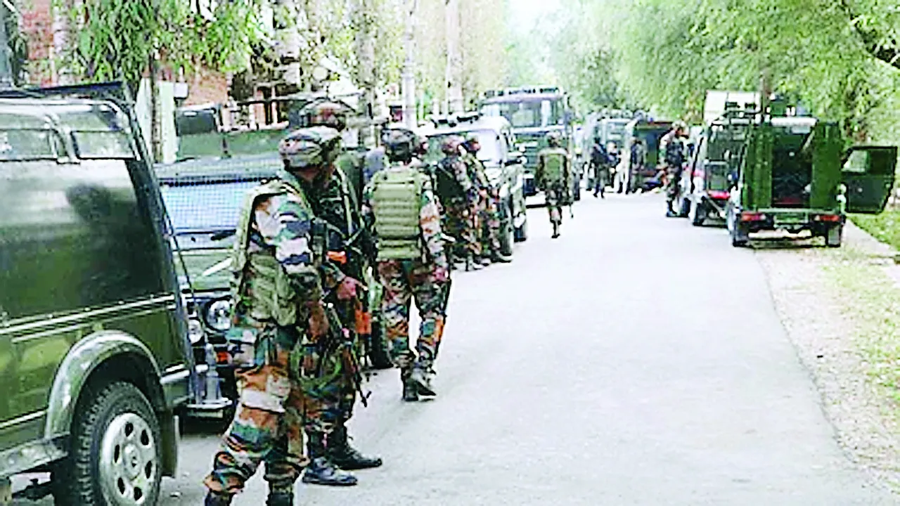  किश्तवाड़ में आतंकियों की तलाश तीसरे दिन भी जारी, जंगल में मिला बड़ा ठिकाना, जवान शहीद 