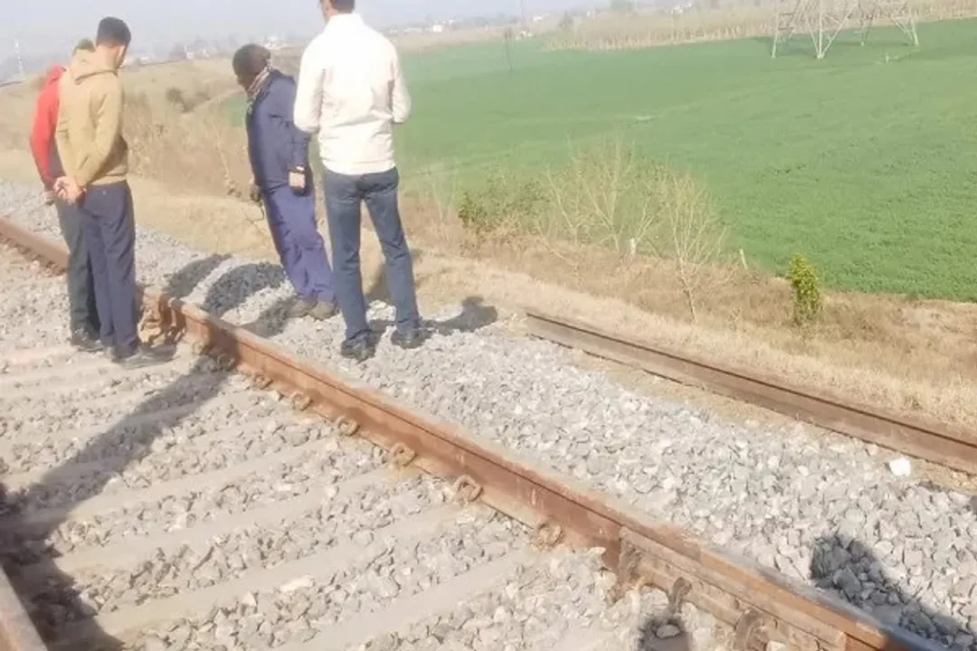  फतेहगढ़ साहिब में रेलवे लाइन पर धमाका: मालगाड़ी का इंजन क्षतिग्रस्त, लोको पायलट घायल 