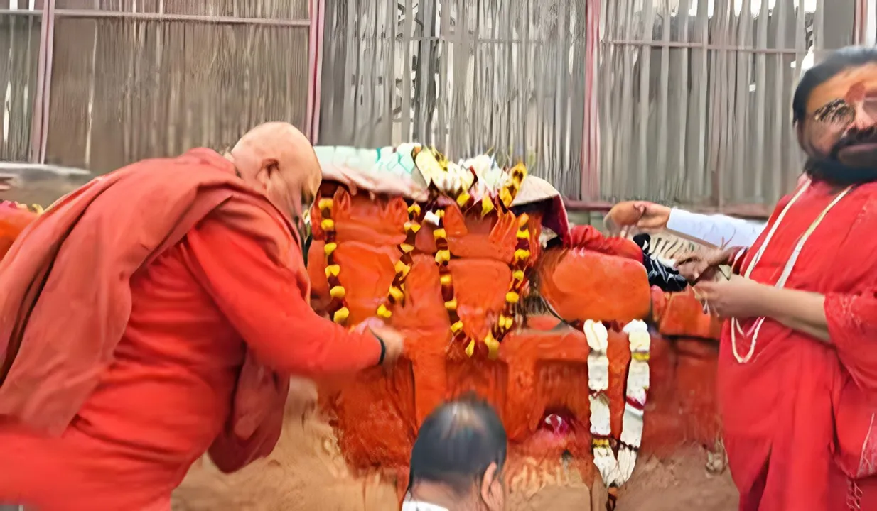  काशी के ज्ञानव्यापी में संतों ने मां श्रृंगार गौरी की विधिवत पूजा की 