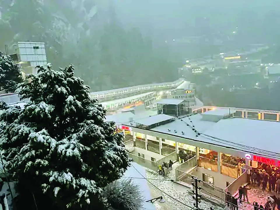  राजस्थान में पारा 10 डिग्री गिरा, माउंट आबू माइनस 7: पहाड़ों पर भारी बर्फबारी, कई राज्यों में बारिश 