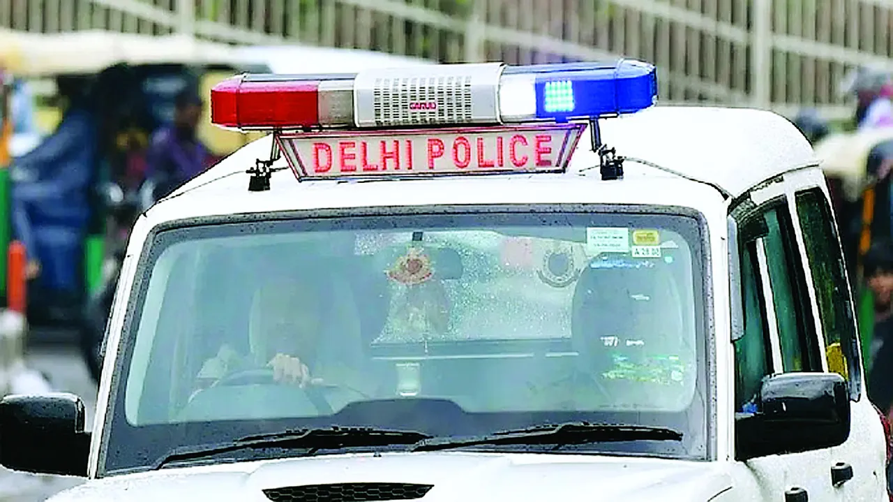  दिल्ली के पांच स्कूलों को बम से उड़ाने की धमकी, कैंपस खाली कर बम निरोधक दस्ते ने की जांच 