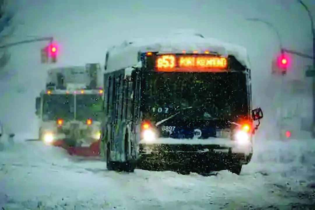  अमेरिका में बर्फीला तूफान: 11 हजार से अधिक उड़ानें रद्द, 5 लाख घरों की बिजली गुल, 153 साल में पहली बार नहीं छपा अखबार 