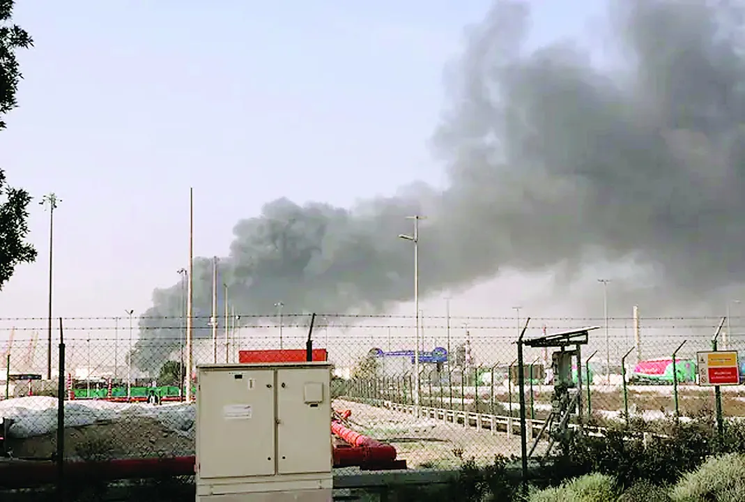  बेरूत में हिजबुल्लाह ठिकानों पर इजरायल की एयरस्ट्राइक, बहरीन में अमेरिकी एयरबेस पर हमले का दावा 