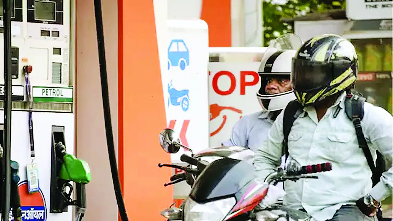  देश में पेट्रोल-डीजल की कोई कमी नहीं : सोशल मीडिया पर फैली खबरें फर्जी, कंपनियों ने किया स्पष्ट 