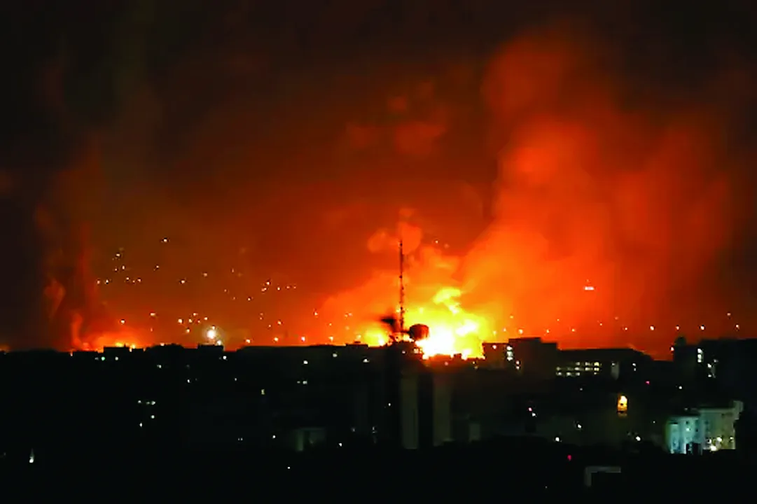  अमेरिका का दावा : आज रात ईरान पर होगा सबसे बड़ा हमला, मिसाइल ठिकानों को बनाया जाएगा निशाना 