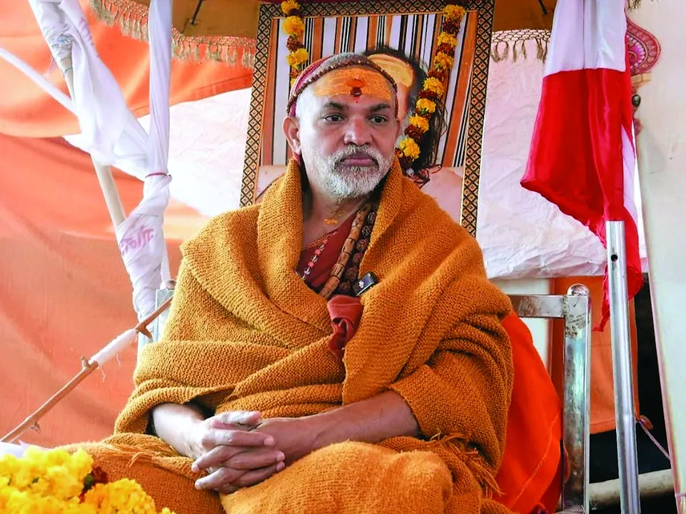  शंकराचार्य बोले : दुर्भाग्य है कि धर्मयुद्ध के लिए निकलना पड़ रहा, गाय को राष्ट्रमाता घोषित करने की मांग 