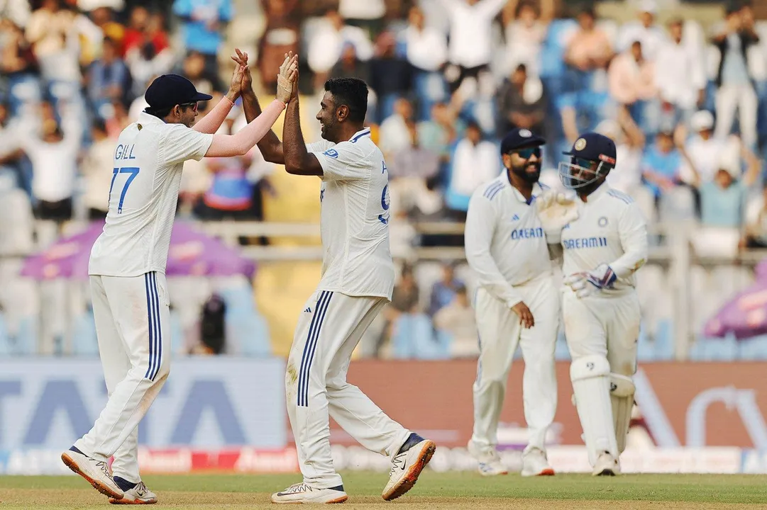  MUMBAI, NOV 2 (UNI):- India's Ravichandran Ashwin celebrates with teammates after taking the wicket of New Zealand batsman at third test cricket match between India and New Zealand at the Wankhede Stadium, in Mumbai on Saturday. UNI PHOTO-89U 