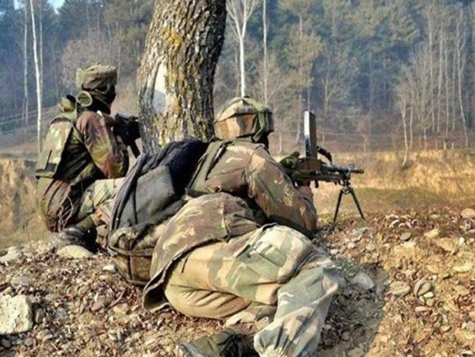  श्रीनगर में विदेशी आतंकी मारा गया, सुरक्षा बलों ने ठिकाना उड़ाया; बांदीपोरा और अनंतनाग में मुठभेड़ जारी