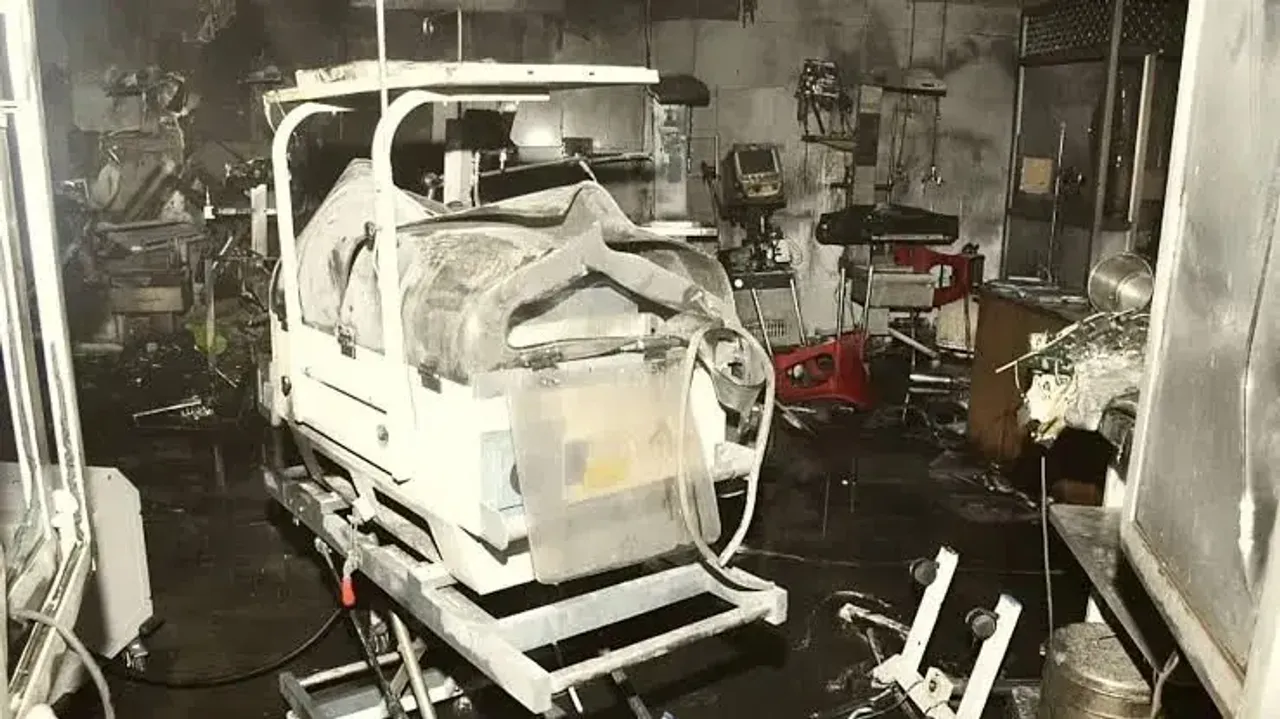  झांसी मेडिकल कॉलेज अग्निकांड: 10 नवजात जिंदा जले, 16 की हालत नाजुक