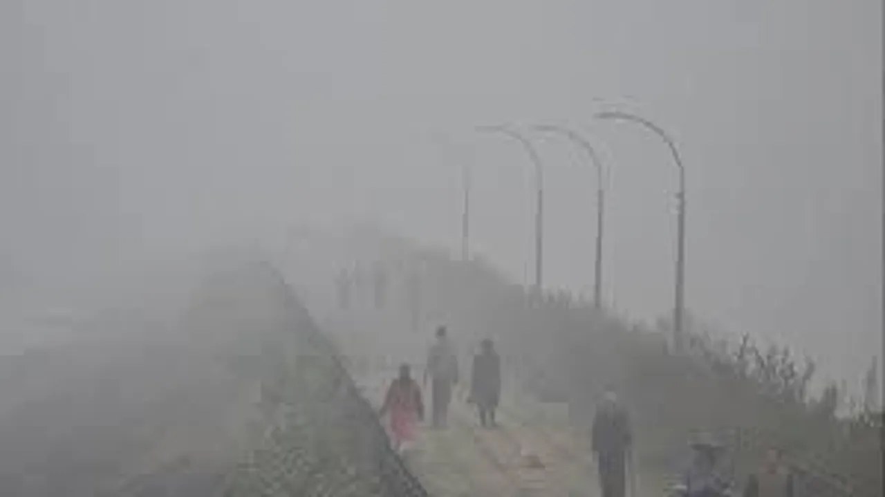  मध्य प्रदेश में ठंड का कहर: भोपाल में पारा 8.2 डिग्री, मंडला में सबसे ठंडा, पूर्वी इलाकों में बर्फीली हवाएं 