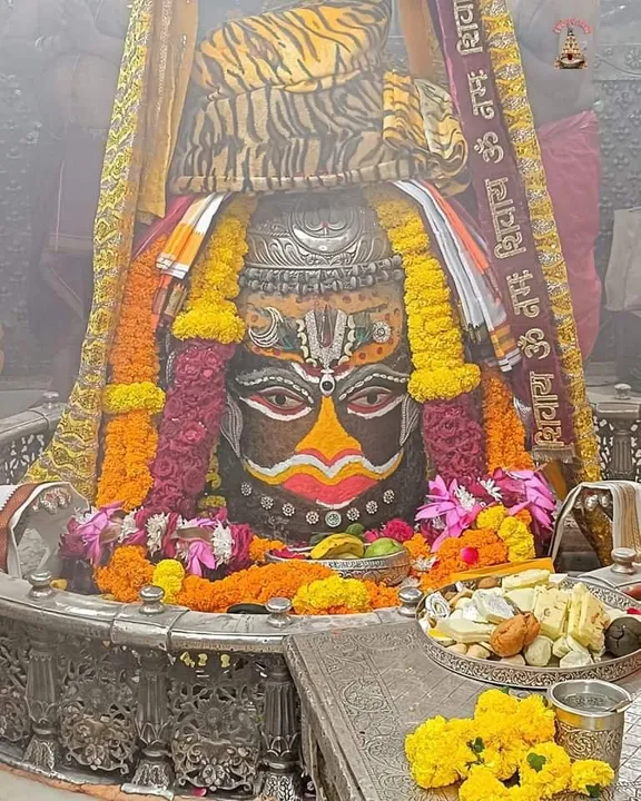  भारतीय क्रिकेट टीम के 9 खिलाड़ी पहुंचे महाकाल दरबार, भस्म आरती में हुआ महाकाल का राजा स्वरूप श्रृंगार 