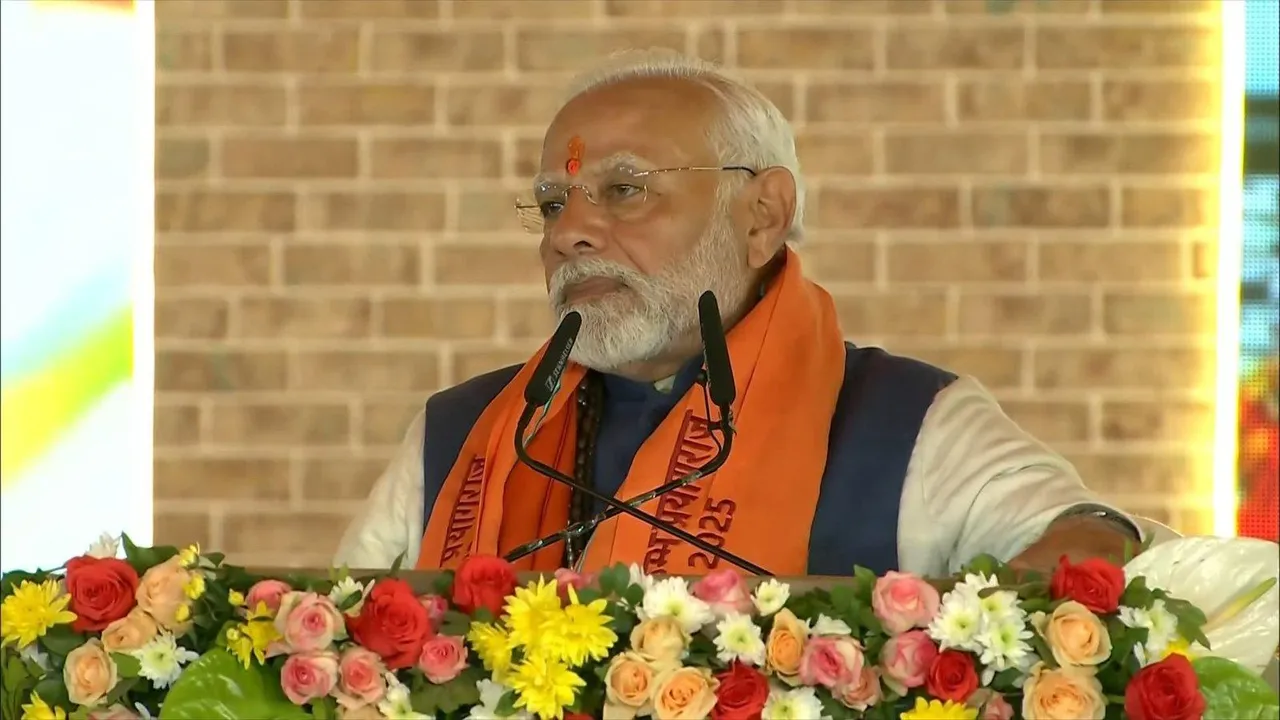  "प्रधानमंत्री नरेंद्र मोदी ने प्रयागराज में महाकुंभ 2025 की सफलतापूर्वक तैयारियों का शुभारंभ किया और कुंभ कलश का पूजन कर इस ऐतिहासिक आयोजन की शुरुआत की।" 