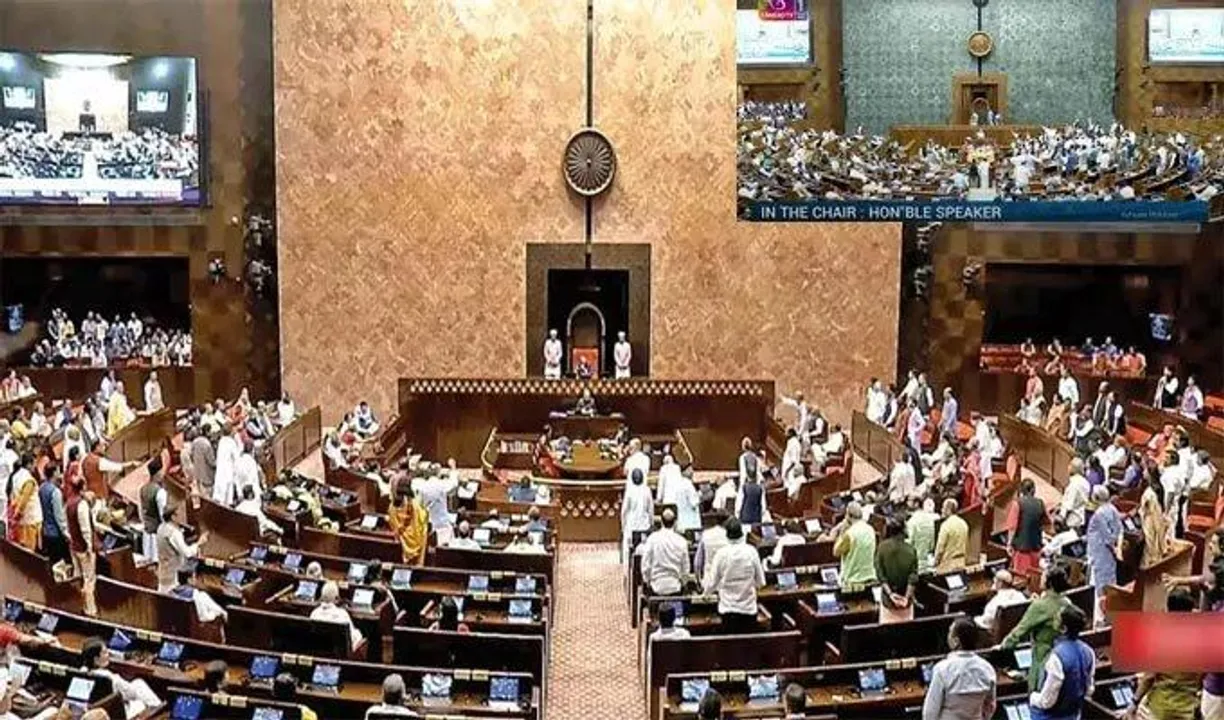  **संभल हिंसा और अडाणी विवाद: अखिलेश का भाजपा पर हमला, संसद में विपक्ष का हंगामा** 