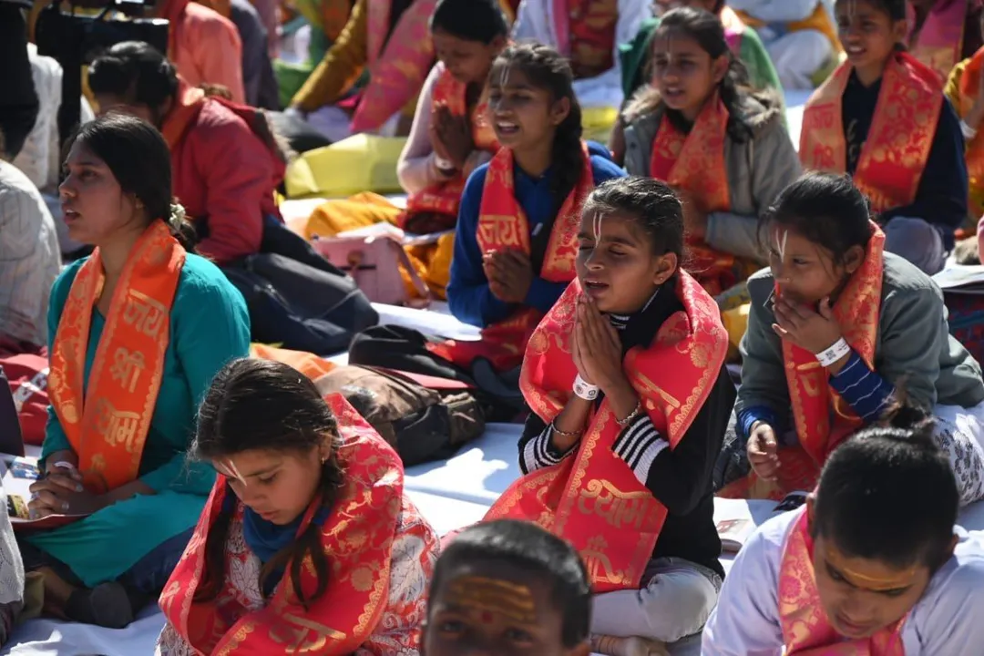  भोपाल में 5 हजार आचार्यों ने सामूहिक गीता पाठ से बनाया नया गिनीज वर्ल्ड रिकॉर्ड" 