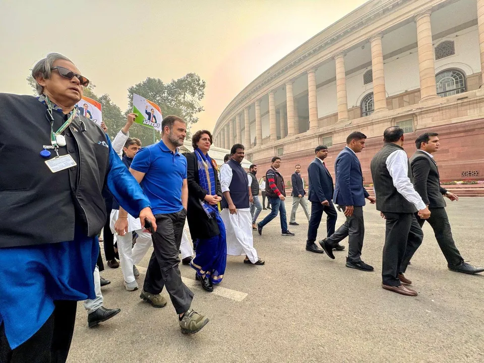  **Alt Text:**  
संसद में आंबेडकर पर अमित शाह के बयान के बाद विपक्ष और भाजपा के बीच जोरदार हंगामा। 