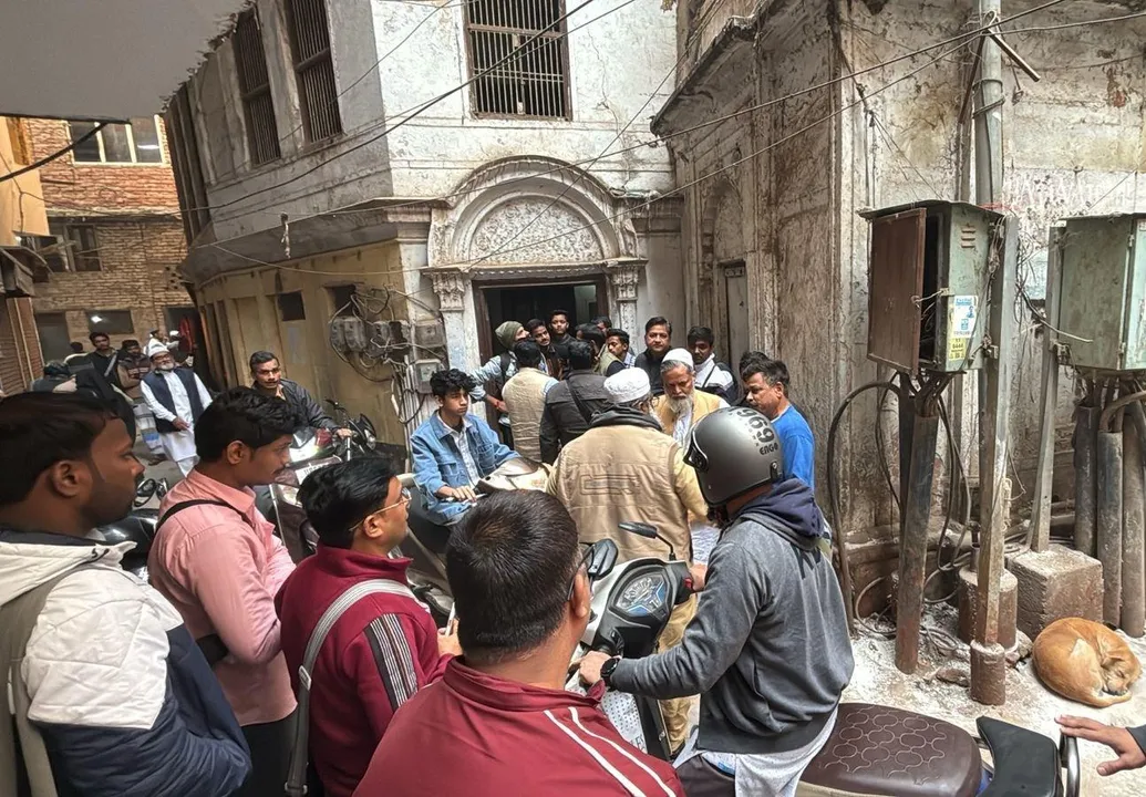  वाराणसी में मिला 250 साल पुराना प्राचीन शिव मंदिर, पूजा-पाठ बंद, हिंदू संगठनों ने खोले जाने की की मांग 