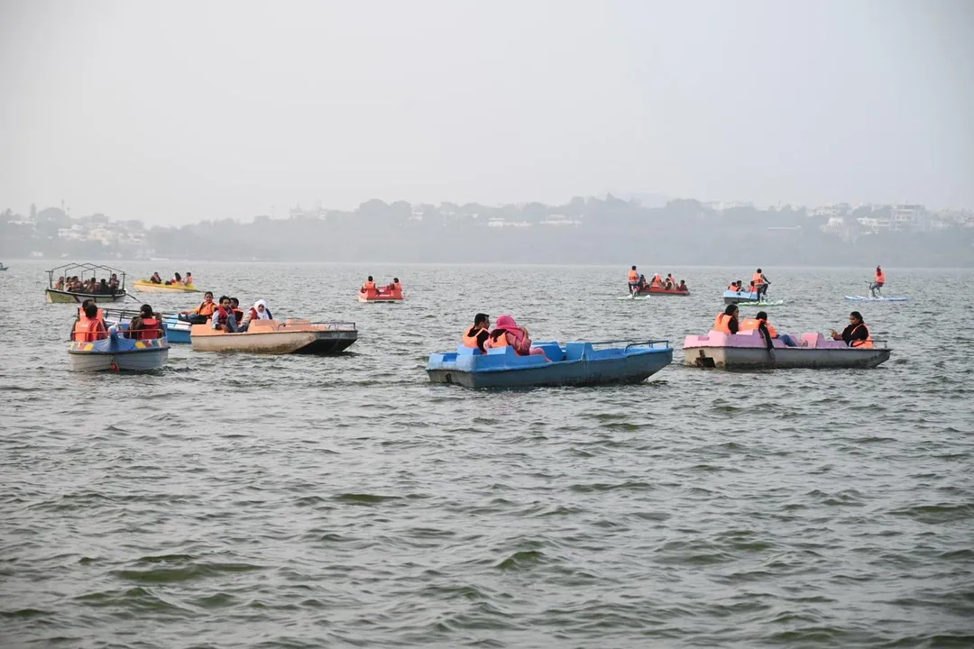  **मध्यप्रदेश में कड़ाके की ठंड: तापमान में गिरावट और नए साल पर शीतलहर की संभावना।** 